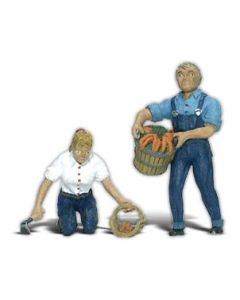 Woodland Scenics A2541 Gus & Gertie Gardener - G scale